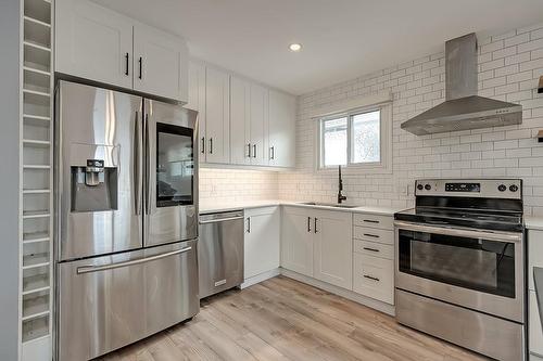 7 Garside Avenue S, Hamilton, ON - Indoor Photo Showing Kitchen With Upgraded Kitchen