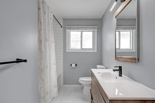 7 Garside Avenue S, Hamilton, ON - Indoor Photo Showing Bathroom