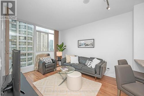 1501 - 225 Webb Drive, Mississauga, ON - Indoor Photo Showing Living Room
