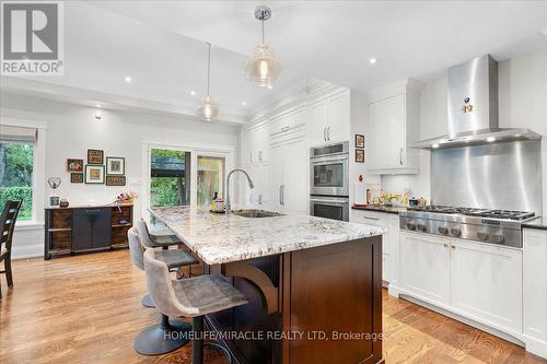 920 Glendale Court, Burlington, ON - Indoor Photo Showing Kitchen With Upgraded Kitchen