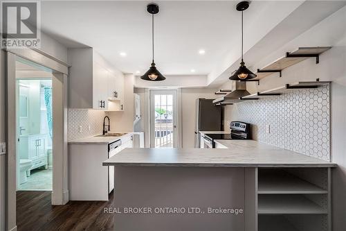 42 Balsam Avenue N, Hamilton, ON - Indoor Photo Showing Kitchen With Upgraded Kitchen