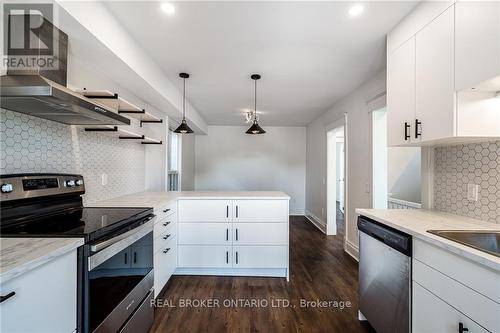 42 Balsam Avenue N, Hamilton (Stipley), ON - Indoor Photo Showing Kitchen With Upgraded Kitchen