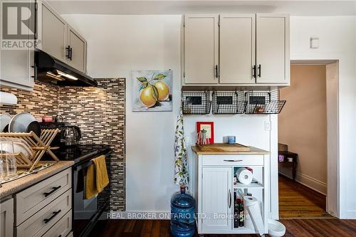 42 Balsam Avenue N, Hamilton, ON - Indoor Photo Showing Kitchen