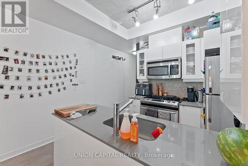 203 - 127 Queen Street E, Toronto, ON - Indoor Photo Showing Kitchen