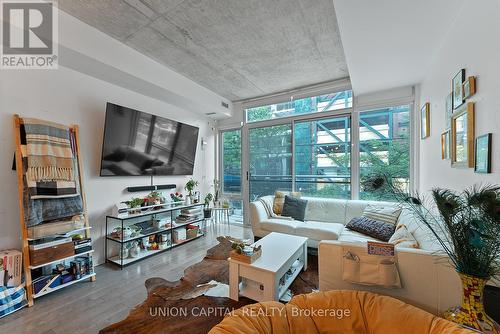 203 - 127 Queen Street E, Toronto, ON - Indoor Photo Showing Living Room