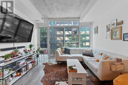 203 - 127 Queen Street E, Toronto, ON - Indoor Photo Showing Living Room