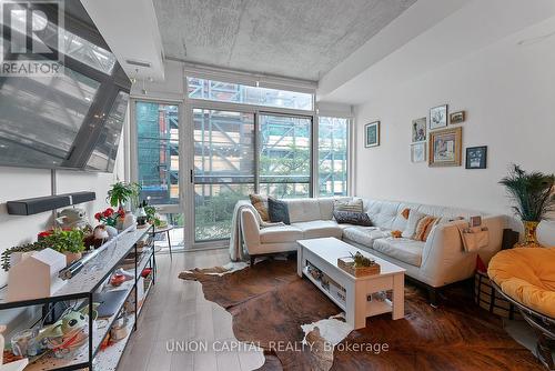 203 - 127 Queen Street E, Toronto, ON - Indoor Photo Showing Living Room