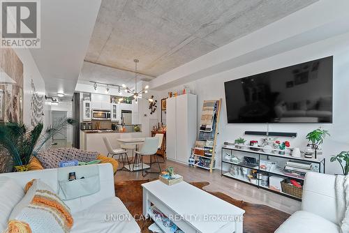 203 - 127 Queen Street E, Toronto, ON - Indoor Photo Showing Living Room