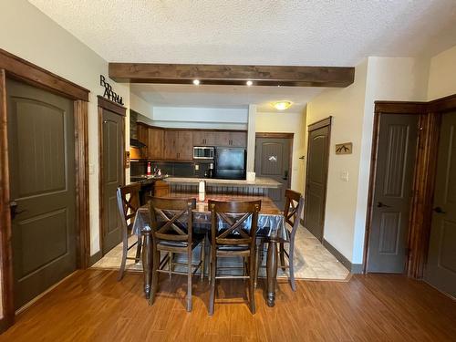 1116 - 7495 Columbia Avenue, Radium Hot Springs, BC - Indoor Photo Showing Dining Room