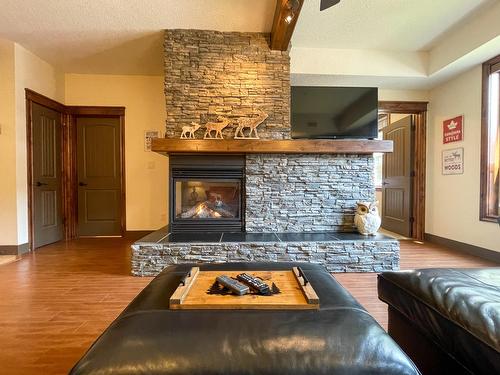 1116 - 7495 Columbia Avenue, Radium Hot Springs, BC - Indoor Photo Showing Living Room With Fireplace