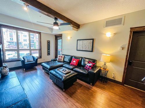 1116 - 7495 Columbia Avenue, Radium Hot Springs, BC - Indoor Photo Showing Living Room