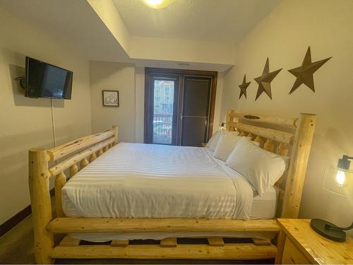 1116 - 7495 Columbia Avenue, Radium Hot Springs, BC - Indoor Photo Showing Bedroom