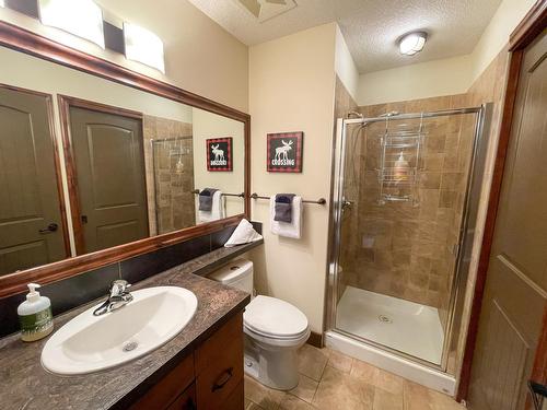 1116 - 7495 Columbia Avenue, Radium Hot Springs, BC - Indoor Photo Showing Bathroom