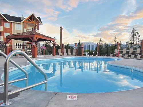 1116 - 7495 Columbia Avenue, Radium Hot Springs, BC - Outdoor With In Ground Pool