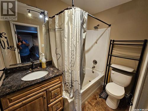 308 4Th Street W, Carlyle, SK - Indoor Photo Showing Bathroom