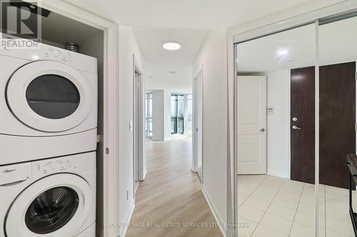 1105 - 205 Sherway Gardens Drive, Toronto W08, ON - Indoor Photo Showing Laundry Room
