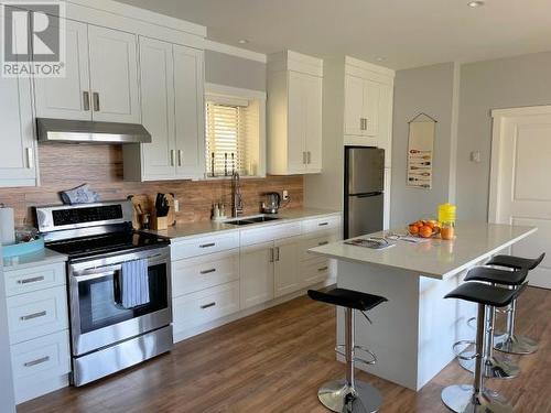 12825 Seaside Way, Powell River, BC - Indoor Photo Showing Kitchen With Double Sink