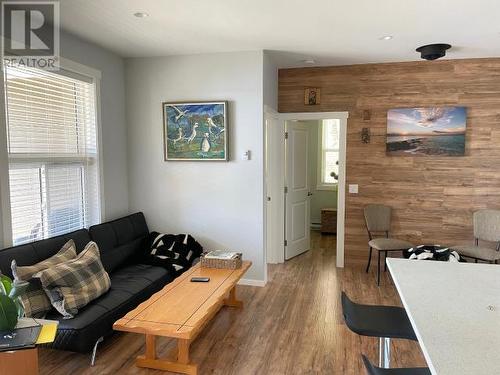 12825 Seaside Way, Powell River, BC - Indoor Photo Showing Living Room