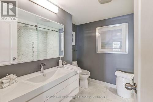1018 - 2111 Lake Shore Boulevard W, Toronto W06, ON - Indoor Photo Showing Bathroom