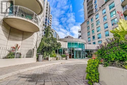 1018 - 2111 Lake Shore Boulevard W, Toronto W06, ON - Outdoor With Balcony