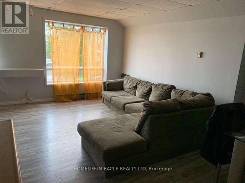 60 Tenth Street E, Armstrong, ON - Indoor Photo Showing Living Room