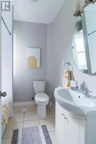 189 Stinson Street, Hamilton, ON - Indoor Photo Showing Bathroom