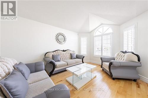 38 Meadowpoint Drive, Hamilton (Allison), ON - Indoor Photo Showing Living Room