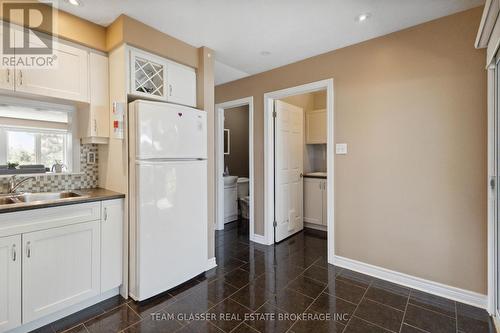 184 - 700 Osgoode Drive, London, ON - Indoor Photo Showing Kitchen With Double Sink