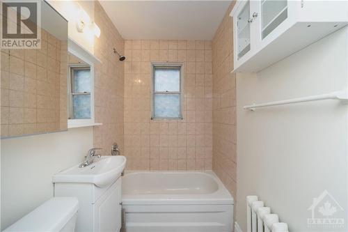 40 Vaughan Street, Ottawa, ON - Indoor Photo Showing Bathroom