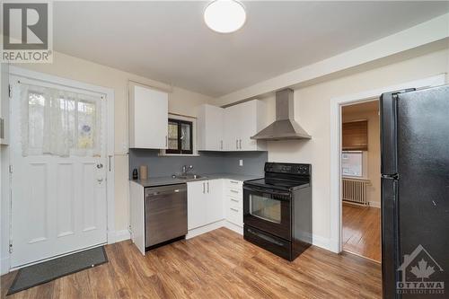 40 Vaughan Street, Ottawa, ON - Indoor Photo Showing Kitchen