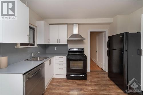 40 Vaughan Street, Ottawa, ON - Indoor Photo Showing Kitchen