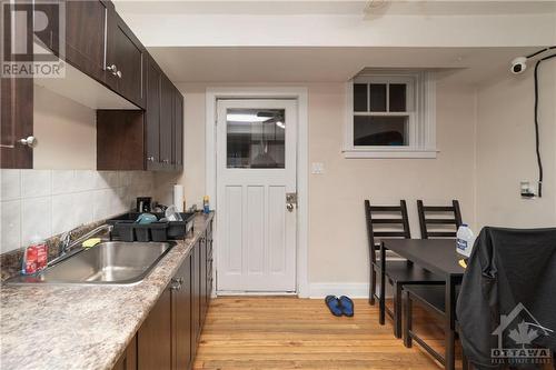 40 Vaughan Street, Ottawa, ON - Indoor Photo Showing Kitchen
