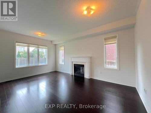 1206 Mccron Crescent, Newmarket (Stonehaven-Wyndham), ON - Indoor Photo Showing Living Room With Fireplace