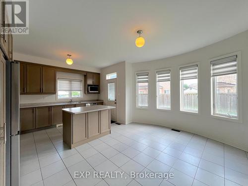 1206 Mccron Crescent, Newmarket (Stonehaven-Wyndham), ON - Indoor Photo Showing Kitchen With Double Sink