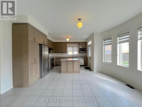 1206 Mccron Crescent, Newmarket (Stonehaven-Wyndham), ON - Indoor Photo Showing Kitchen