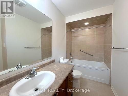 1206 Mccron Crescent, Newmarket (Stonehaven-Wyndham), ON - Indoor Photo Showing Bathroom