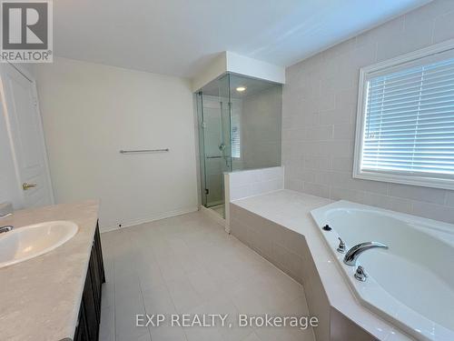 1206 Mccron Crescent, Newmarket (Stonehaven-Wyndham), ON - Indoor Photo Showing Bathroom