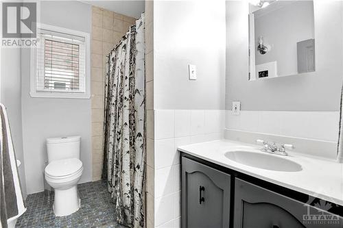 Main Floor -Bathroom - 22-24 Byron Avenue, Ottawa, ON - Indoor Photo Showing Bathroom