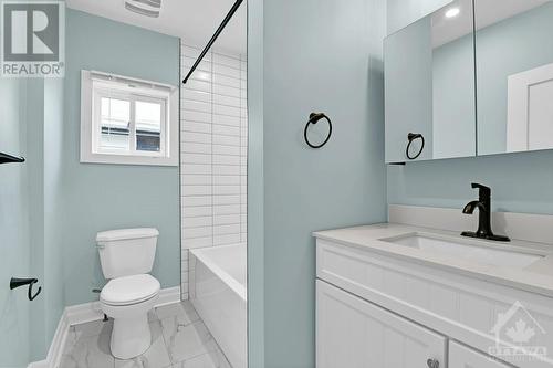 Second Floor - Full Bathroom - 22-24 Byron Avenue, Ottawa, ON - Indoor Photo Showing Bathroom