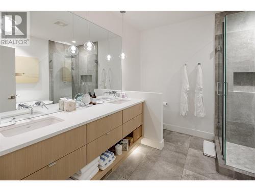 175 Predator Ridge Drive Unit# 6, Vernon, BC - Indoor Photo Showing Bathroom