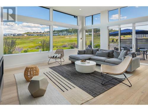 175 Predator Ridge Drive Unit# 6, Vernon, BC - Indoor Photo Showing Living Room