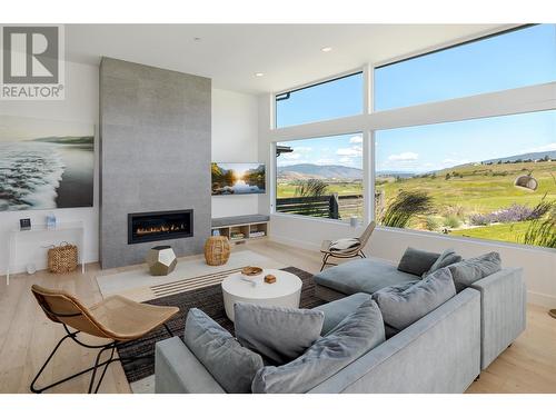 175 Predator Ridge Drive Unit# 6, Vernon, BC - Indoor Photo Showing Living Room With Fireplace