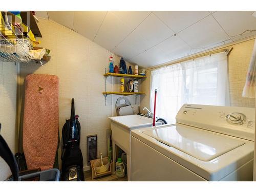 112 Josephine Street, New Denver, BC - Indoor Photo Showing Laundry Room