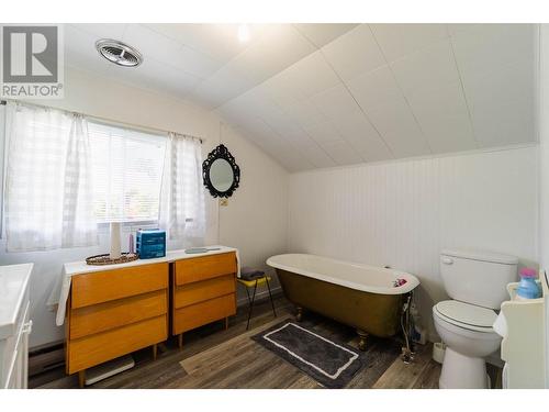 112 Josephine Street, New Denver, BC - Indoor Photo Showing Bathroom