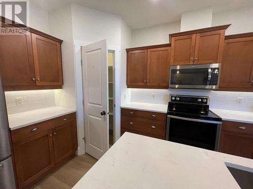 10634 Powley Court Unit# 202, Lake Country, BC - Indoor Photo Showing Kitchen