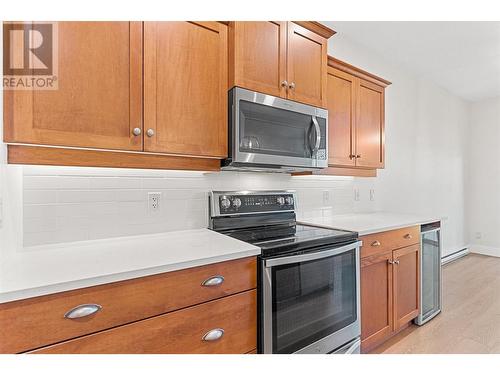 10634 Powley Court Unit# 202, Lake Country, BC - Indoor Photo Showing Kitchen