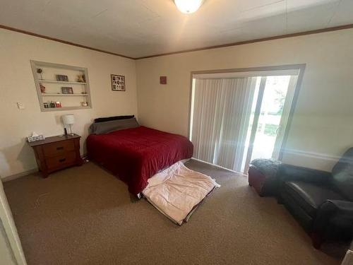 169 79Th Avenue, Grand Forks, BC - Indoor Photo Showing Bedroom