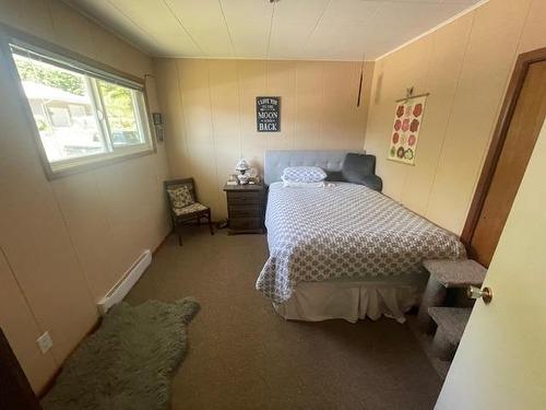 169 79Th Avenue, Grand Forks, BC - Indoor Photo Showing Bedroom