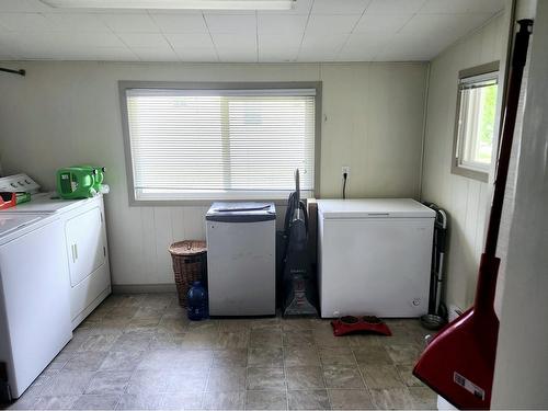 169 79Th Avenue, Grand Forks, BC - Indoor Photo Showing Laundry Room