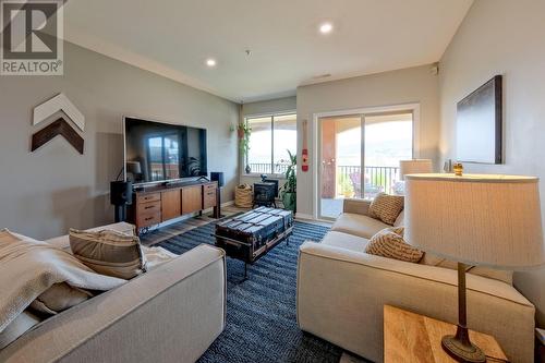 508 Balsam Court, Vernon, BC - Indoor Photo Showing Living Room